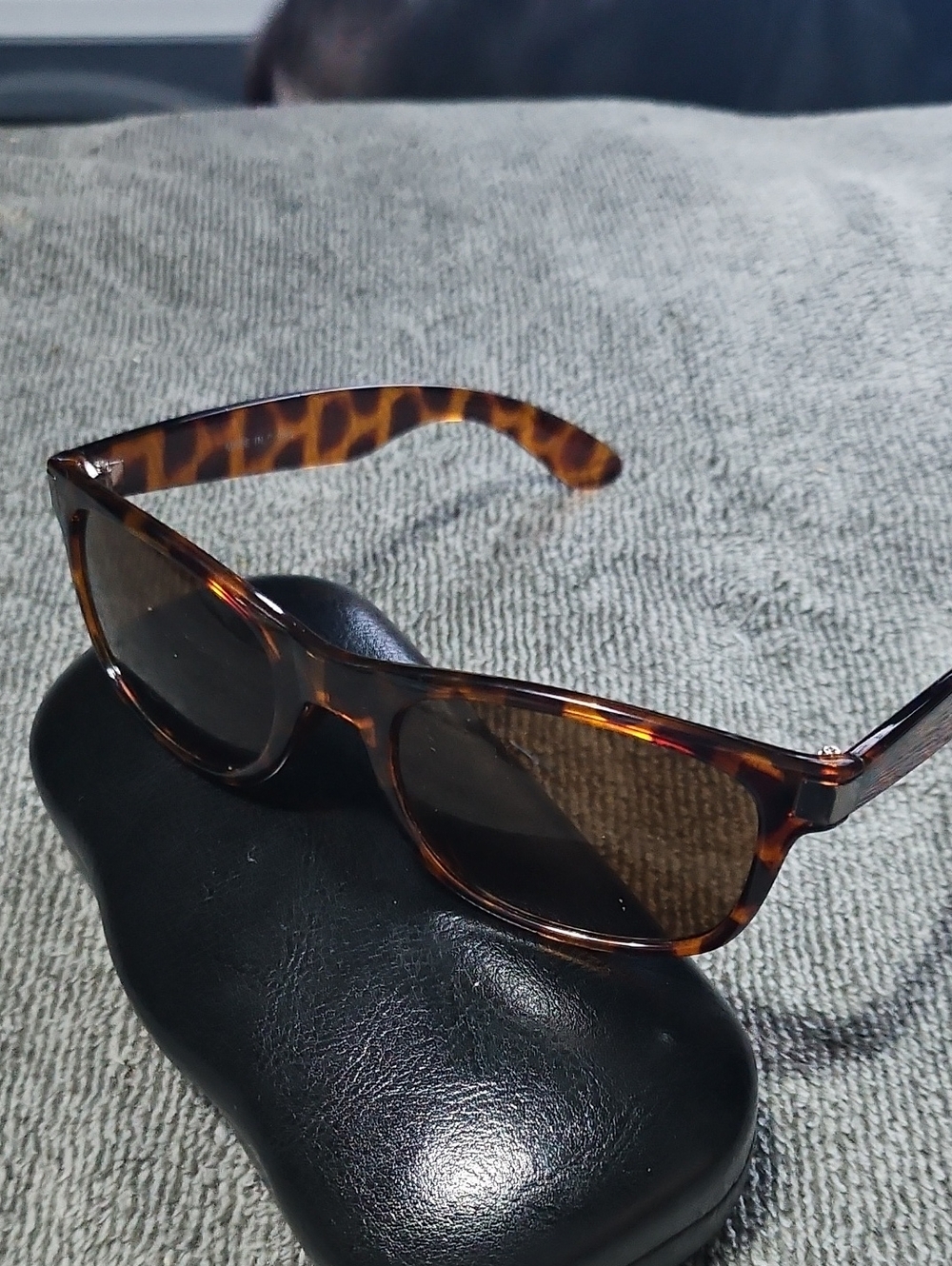 Amazon Essentials Men's Tortoiseshell Sunglasses with Brown Lenses